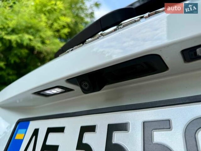 Білий Ягуар Ф-Пейс, об'ємом двигуна 2 л та пробігом 140 тис. км за 21900 $, фото 15 на Automoto.ua