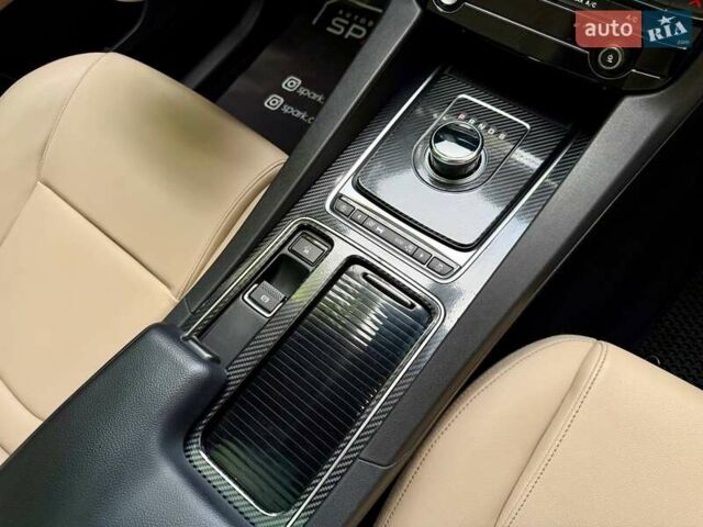 Ягуар Ф-Пейс 2018 у Дніпро (Дніпропетровську) на Automoto.ua Білий Ягуар Ф-Пейс, об'ємом двигуна 2 л та пробігом 140 тис. км за 21500 $, фото 35 на Automoto.ua