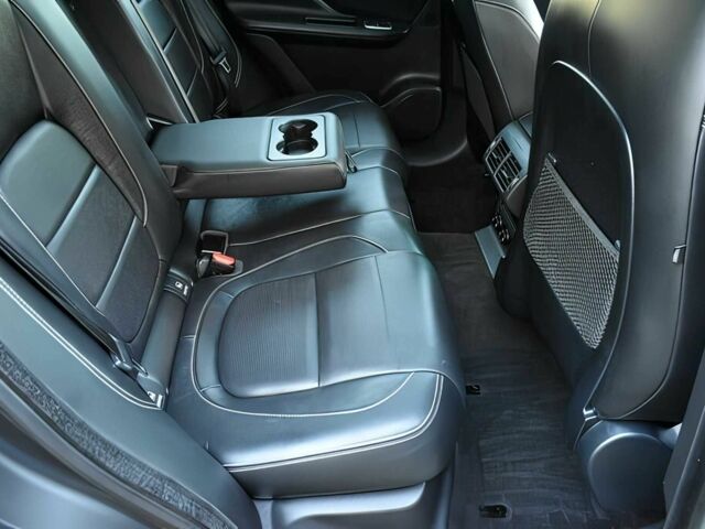 Белый Ягуар Ф-Пейс, объемом двигателя 3 л и пробегом 50 тыс. км за 10000 $, фото 13 на Automoto.ua