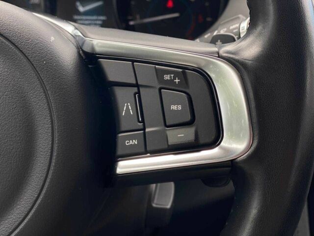 Белый Ягуар Ф-Пейс, объемом двигателя 2 л и пробегом 121 тыс. км за 23990 $, фото 19 на Automoto.ua