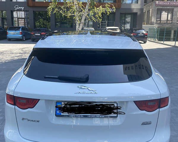 Белый Ягуар Ф-Пейс, объемом двигателя 2 л и пробегом 56 тыс. км за 30000 $, фото 2 на Automoto.ua