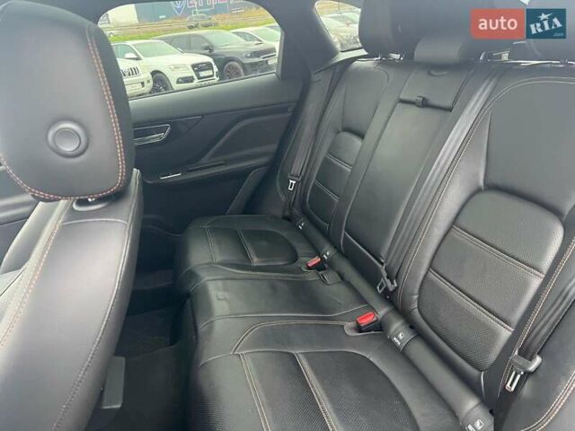 Белый Ягуар Ф-Пейс, объемом двигателя 2 л и пробегом 129 тыс. км за 25590 $, фото 33 на Automoto.ua