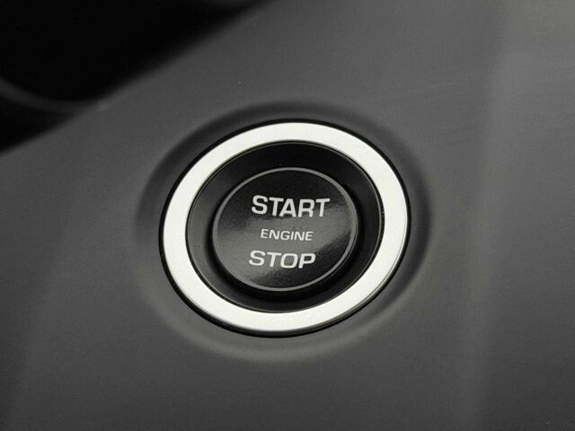 Белый Ягуар Ф-Пейс, объемом двигателя 2 л и пробегом 120 тыс. км за 25500 $, фото 23 на Automoto.ua