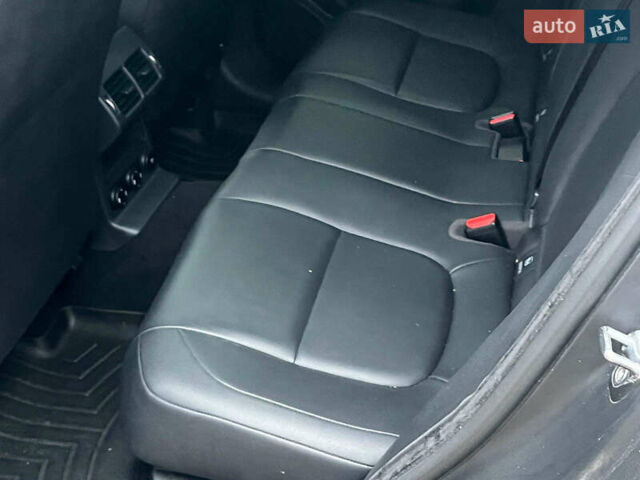 Белый Ягуар Ф-Пейс, объемом двигателя 2 л и пробегом 80 тыс. км за 25990 $, фото 27 на Automoto.ua