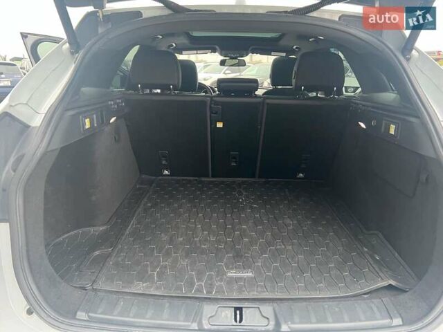 Белый Ягуар Ф-Пейс, объемом двигателя 2 л и пробегом 129 тыс. км за 25590 $, фото 35 на Automoto.ua