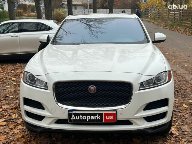 Белый Ягуар Ф-Пейс, объемом двигателя 2 л и пробегом 80 тыс. км за 25990 $, фото 1 на Automoto.ua