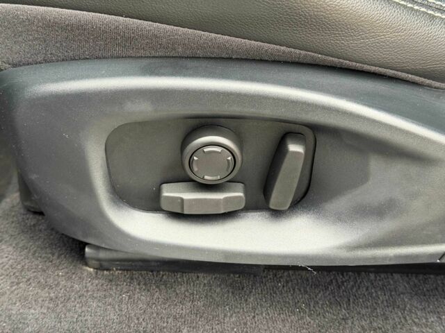 Белый Ягуар Ф-Пейс, объемом двигателя 2 л и пробегом 120 тыс. км за 25500 $, фото 15 на Automoto.ua