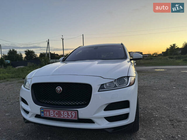 Білий Ягуар Ф-Пейс, об'ємом двигуна 2 л та пробігом 107 тис. км за 27500 $, фото 1 на Automoto.ua