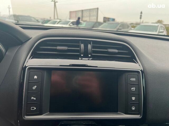 Белый Ягуар Ф-Пейс, объемом двигателя 2 л и пробегом 129 тыс. км за 25590 $, фото 28 на Automoto.ua