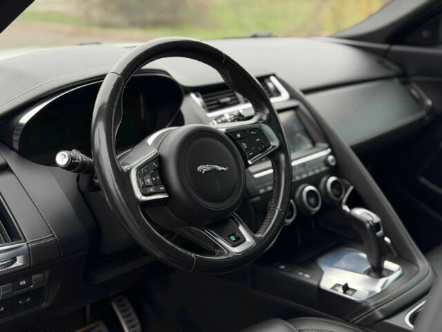 Белый Ягуар Ф-Пейс, объемом двигателя 2 л и пробегом 120 тыс. км за 25500 $, фото 13 на Automoto.ua