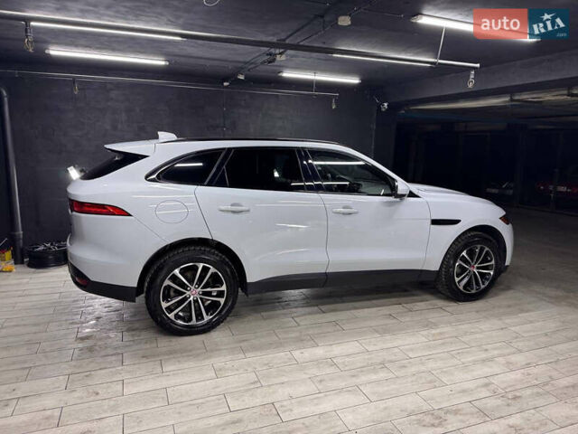 Белый Ягуар Ф-Пейс, объемом двигателя 2 л и пробегом 49 тыс. км за 24000 $, фото 19 на Automoto.ua