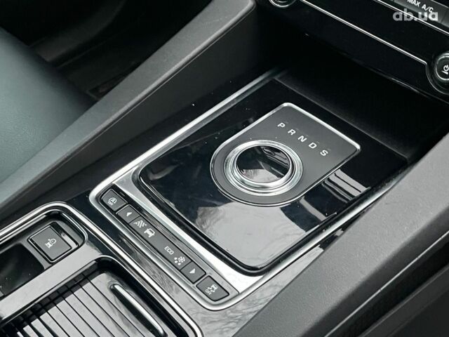 Белый Ягуар Ф-Пейс, объемом двигателя 2 л и пробегом 80 тыс. км за 25990 $, фото 20 на Automoto.ua