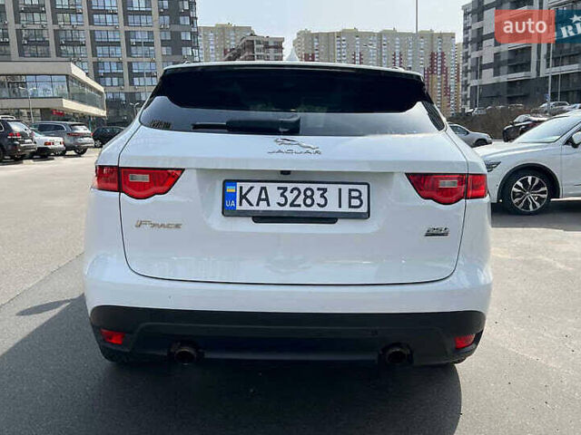 Білий Ягуар Ф-Пейс, об'ємом двигуна 2 л та пробігом 95 тис. км за 15000 $, фото 4 на Automoto.ua