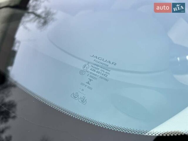 Белый Ягуар Ф-Пейс, объемом двигателя 3 л и пробегом 140 тыс. км за 21500 $, фото 49 на Automoto.ua