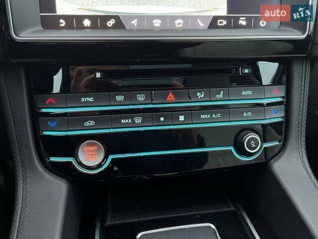 Білий Ягуар Ф-Пейс, об'ємом двигуна 3 л та пробігом 18 тис. км за 23990 $, фото 19 на Automoto.ua