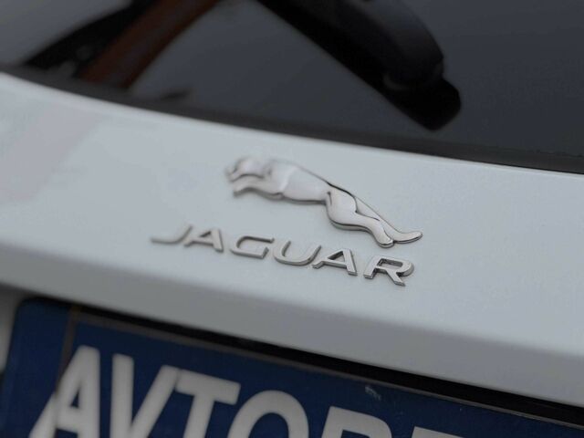 Белый Ягуар Ф-Пейс, объемом двигателя 2 л и пробегом 120 тыс. км за 25500 $, фото 7 на Automoto.ua