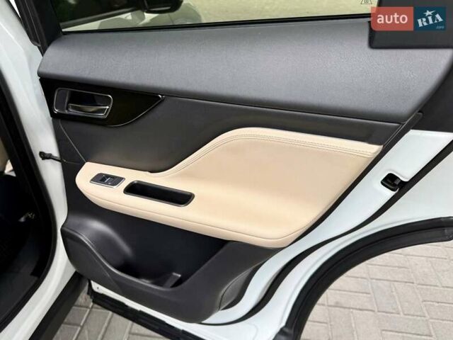 Ягуар Ф-Пейс 2018 у Дніпро (Дніпропетровську) на Automoto.ua Білий Ягуар Ф-Пейс, об'ємом двигуна 2 л та пробігом 140 тис. км за 21500 $, фото 28 на Automoto.ua