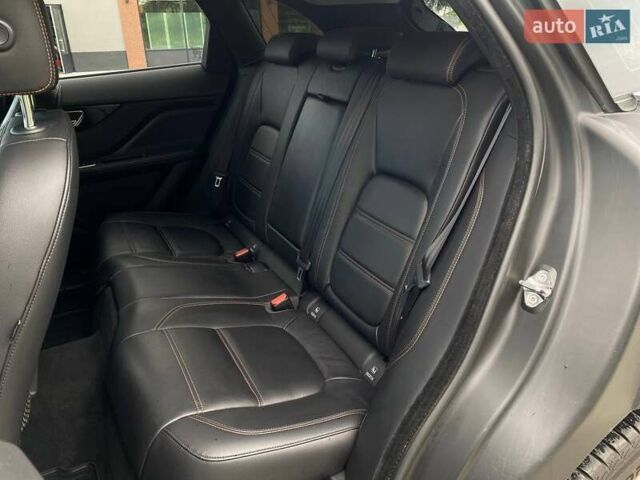 Белый Ягуар Ф-Пейс, объемом двигателя 2 л и пробегом 121 тыс. км за 23490 $, фото 17 на Automoto.ua