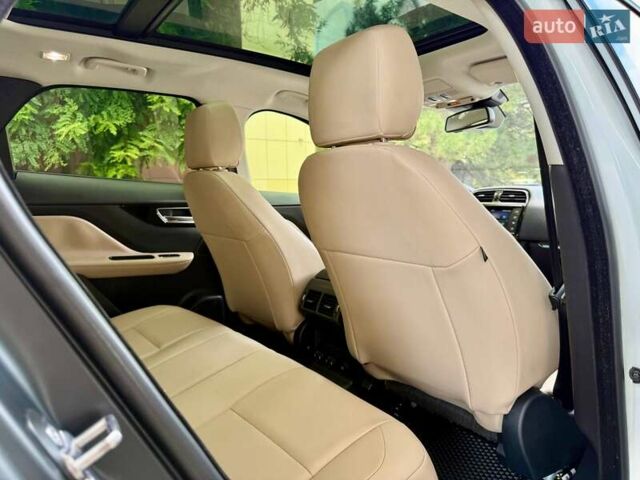 Ягуар Ф-Пейс 2018 у Дніпро (Дніпропетровську) на Automoto.ua Білий Ягуар Ф-Пейс, об'ємом двигуна 2 л та пробігом 140 тис. км за 21500 $, фото 30 на Automoto.ua