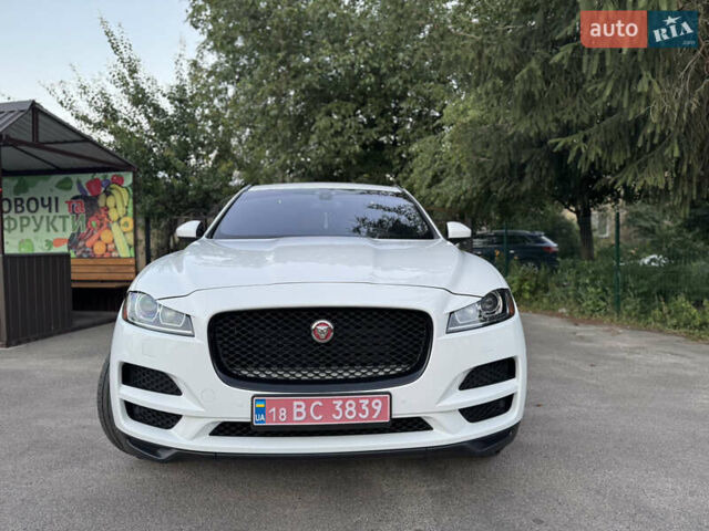 Білий Ягуар Ф-Пейс, об'ємом двигуна 2 л та пробігом 109 тис. км за 24999 $, фото 6 на Automoto.ua