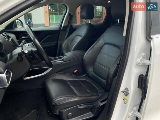 Ягуар Ф-Пейс 2018 у Києві на Automoto.ua Білий Ягуар Ф-Пейс, об'ємом двигуна 2 л та пробігом 121 тис. км за 23990 $, фото 16 на Automoto.ua