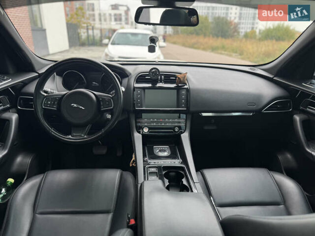 Білий Ягуар Ф-Пейс, об'ємом двигуна 2 л та пробігом 109 тис. км за 26500 $, фото 11 на Automoto.ua