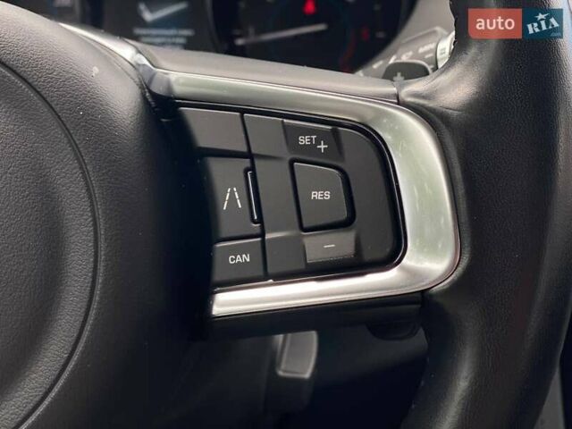 Білий Ягуар Ф-Пейс, об'ємом двигуна 2 л та пробігом 121 тис. км за 24990 $, фото 31 на Automoto.ua
