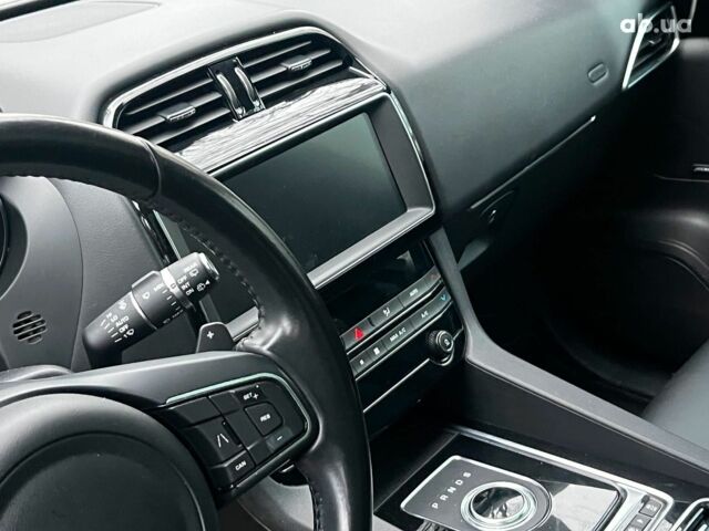 Белый Ягуар Ф-Пейс, объемом двигателя 2 л и пробегом 80 тыс. км за 25990 $, фото 37 на Automoto.ua