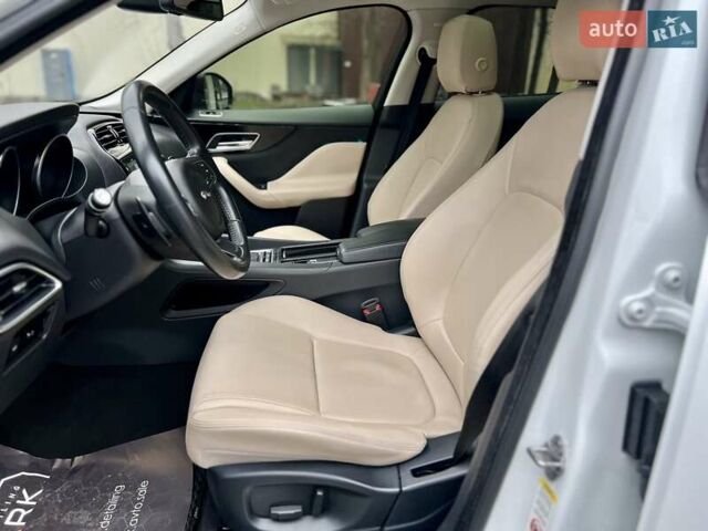 Белый Ягуар Ф-Пейс, объемом двигателя 3 л и пробегом 140 тыс. км за 21500 $, фото 27 на Automoto.ua