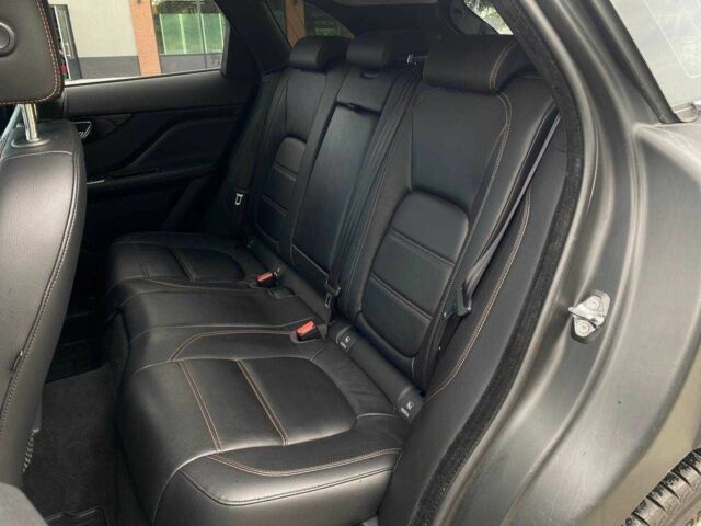 Белый Ягуар Ф-Пейс, объемом двигателя 2 л и пробегом 121 тыс. км за 23990 $, фото 10 на Automoto.ua