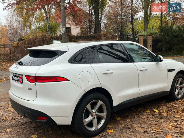 Белый Ягуар Ф-Пейс, объемом двигателя 2 л и пробегом 80 тыс. км за 25990 $, фото 12 на Automoto.ua