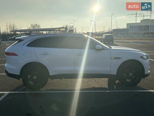 Білий Ягуар Ф-Пейс, об'ємом двигуна 2 л та пробігом 78 тис. км за 34200 $, фото 5 на Automoto.ua