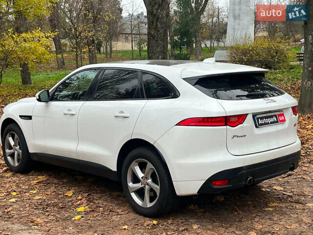 Белый Ягуар Ф-Пейс, объемом двигателя 2 л и пробегом 80 тыс. км за 25990 $, фото 7 на Automoto.ua