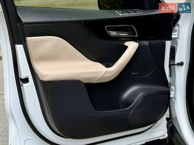 Ягуар Ф-Пейс 2018 у Дніпро (Дніпропетровську) на Automoto.ua Білий Ягуар Ф-Пейс, об'ємом двигуна 2 л та пробігом 140 тис. км за 21500 $, фото 19 на Automoto.ua