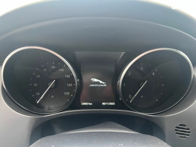 Белый Ягуар Ф-Пейс, объемом двигателя 2 л и пробегом 129 тыс. км за 25590 $, фото 27 на Automoto.ua