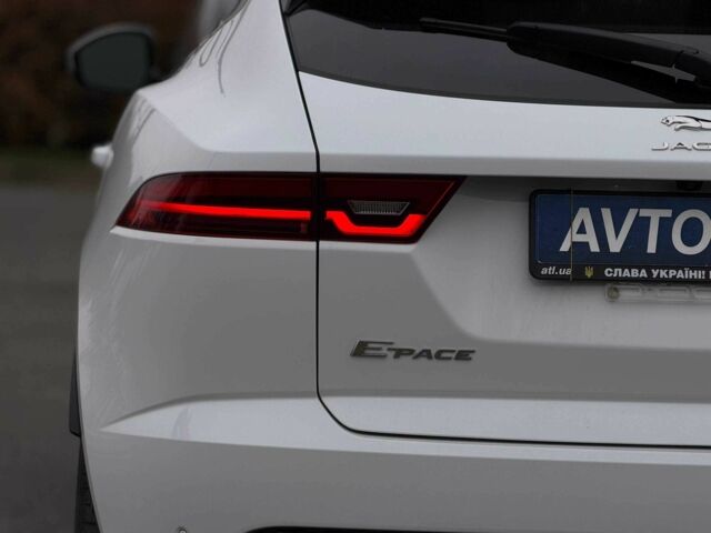Белый Ягуар Ф-Пейс, объемом двигателя 2 л и пробегом 120 тыс. км за 25500 $, фото 8 на Automoto.ua