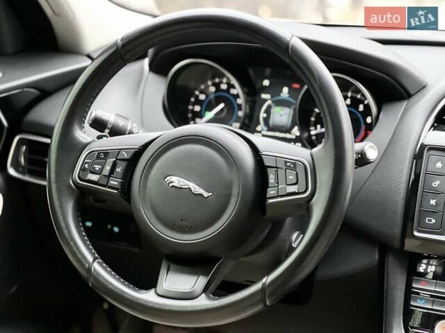 Белый Ягуар Ф-Пейс, объемом двигателя 3 л и пробегом 140 тыс. км за 21500 $, фото 42 на Automoto.ua