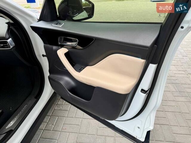 Ягуар Ф-Пейс 2018 у Дніпро (Дніпропетровську) на Automoto.ua Білий Ягуар Ф-Пейс, об'ємом двигуна 2 л та пробігом 140 тис. км за 21500 $, фото 31 на Automoto.ua