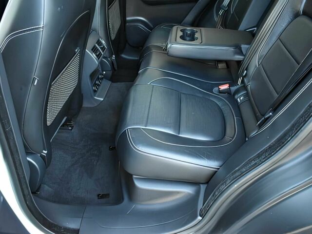 Белый Ягуар Ф-Пейс, объемом двигателя 3 л и пробегом 50 тыс. км за 10000 $, фото 12 на Automoto.ua