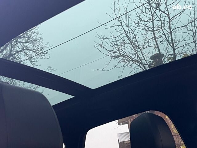 Белый Ягуар Ф-Пейс, объемом двигателя 2 л и пробегом 80 тыс. км за 25990 $, фото 24 на Automoto.ua