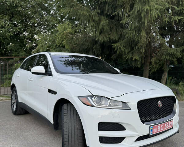 Білий Ягуар Ф-Пейс, об'ємом двигуна 2 л та пробігом 109 тис. км за 24999 $, фото 5 на Automoto.ua