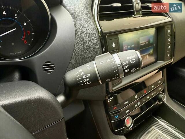 Ягуар Ф-Пейс 2018 у Дніпро (Дніпропетровську) на Automoto.ua Білий Ягуар Ф-Пейс, об'ємом двигуна 2 л та пробігом 140 тис. км за 21500 $, фото 41 на Automoto.ua