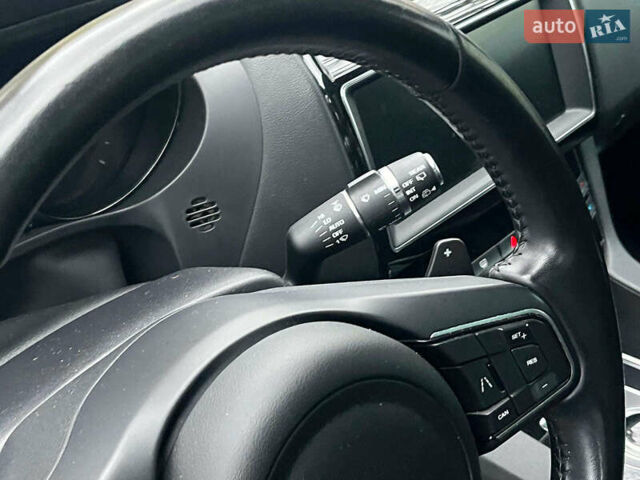 Белый Ягуар Ф-Пейс, объемом двигателя 2 л и пробегом 80 тыс. км за 25990 $, фото 36 на Automoto.ua