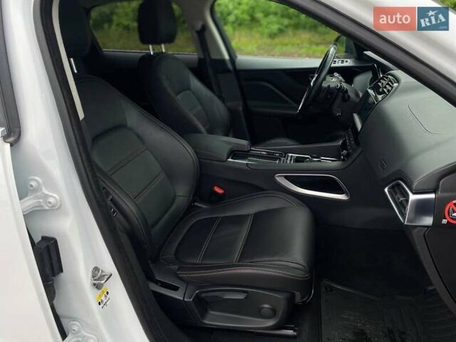 Ягуар Ф-Пейс 2018 у Києві на Automoto.ua Білий Ягуар Ф-Пейс, об'ємом двигуна 2 л та пробігом 121 тис. км за 23990 $, фото 21 на Automoto.ua