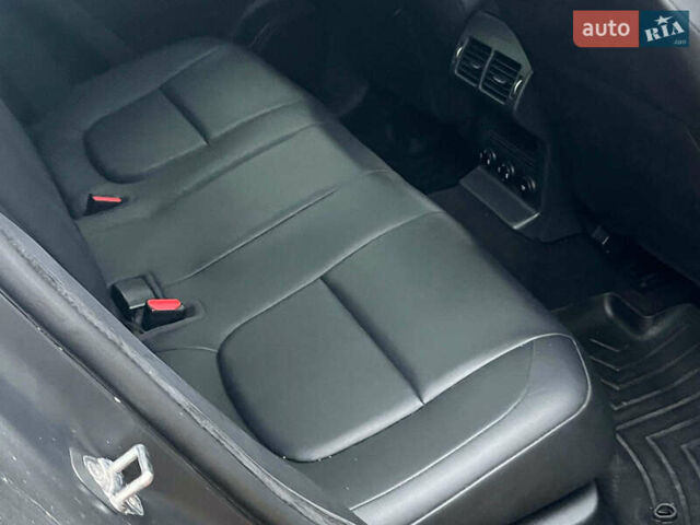 Белый Ягуар Ф-Пейс, объемом двигателя 2 л и пробегом 80 тыс. км за 25990 $, фото 26 на Automoto.ua