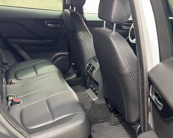 Белый Ягуар Ф-Пейс, объемом двигателя 2 л и пробегом 49 тыс. км за 27000 $, фото 14 на Automoto.ua