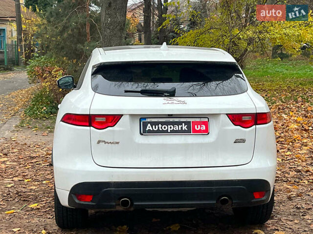 Белый Ягуар Ф-Пейс, объемом двигателя 2 л и пробегом 80 тыс. км за 25990 $, фото 10 на Automoto.ua