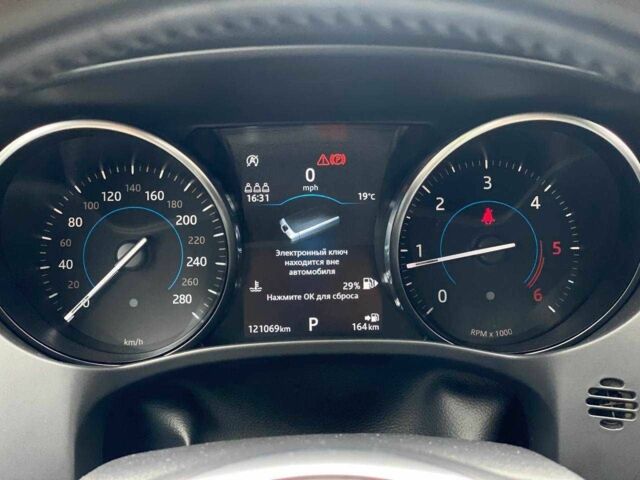 Белый Ягуар Ф-Пейс, объемом двигателя 2 л и пробегом 121 тыс. км за 23990 $, фото 16 на Automoto.ua