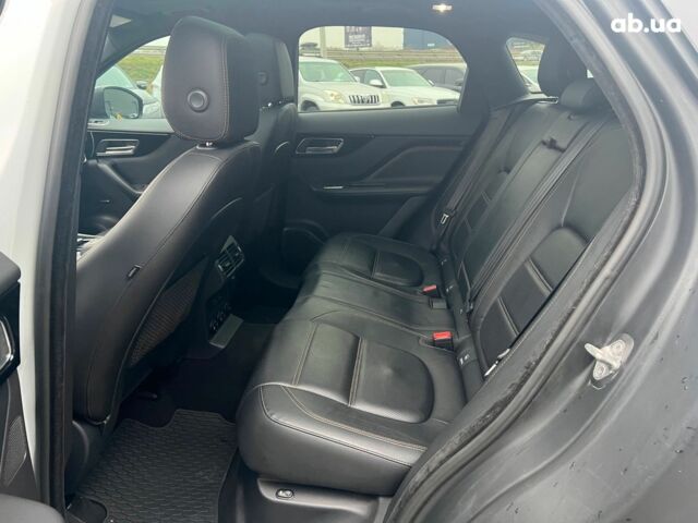 Белый Ягуар Ф-Пейс, объемом двигателя 2 л и пробегом 129 тыс. км за 25590 $, фото 32 на Automoto.ua
