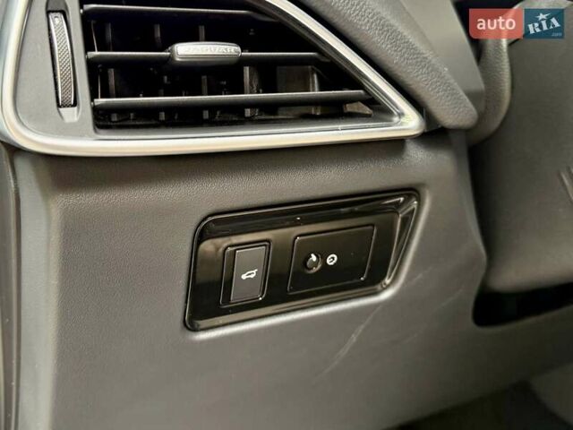 Ягуар Ф-Пейс 2018 у Дніпро (Дніпропетровську) на Automoto.ua Білий Ягуар Ф-Пейс, об'ємом двигуна 2 л та пробігом 140 тис. км за 21500 $, фото 22 на Automoto.ua